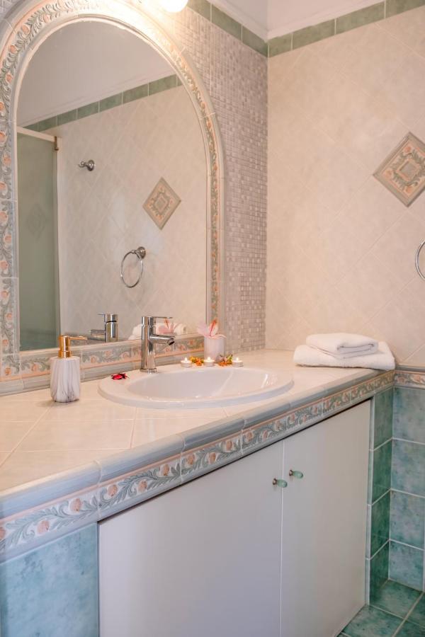 Villa Afroditi In Chania Near Airport With Private Pool, Free Wi-Fi, Souda Bay Views, Garden Oasis Kounoupidhianá Exterior foto
