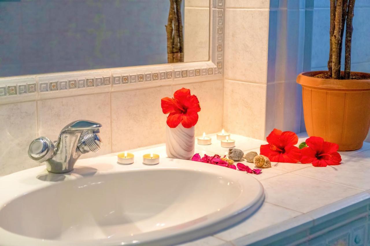 Villa Afroditi In Chania Near Airport With Private Pool, Free Wi-Fi, Souda Bay Views, Garden Oasis Kounoupidhianá Exterior foto